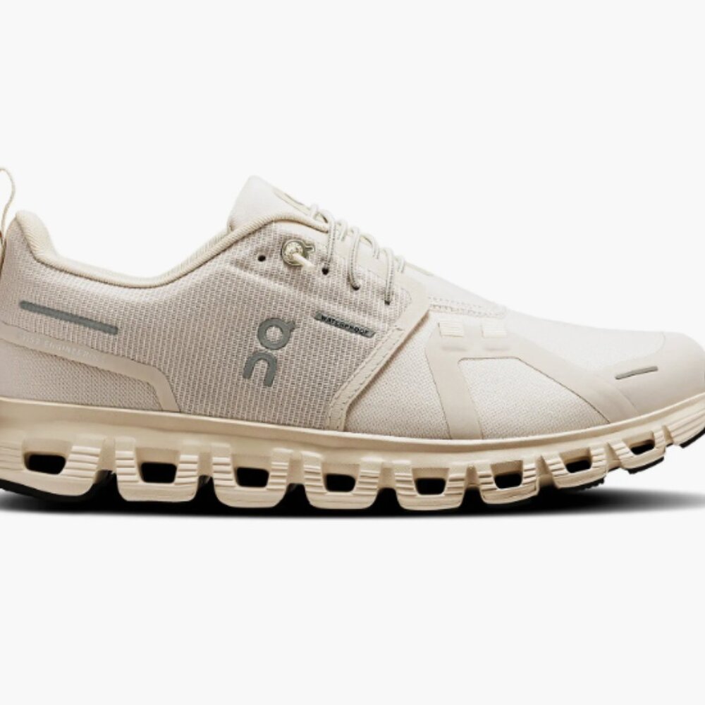 Cloud 6 Waterproof Sneaker (Women) On Size 9 in Color Pearl/Cream